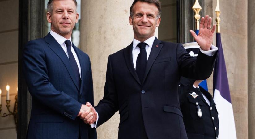 Macron sem siratja Orbánt – a francia elnökkel találkozott Magyar Péter