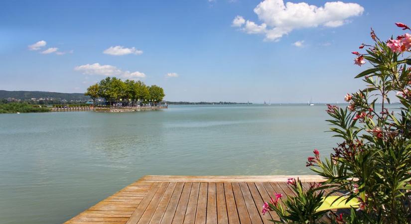 Altató és antidepresszáns is van a Balatonban: 41-féle gyógyszermaradványban fürdünk