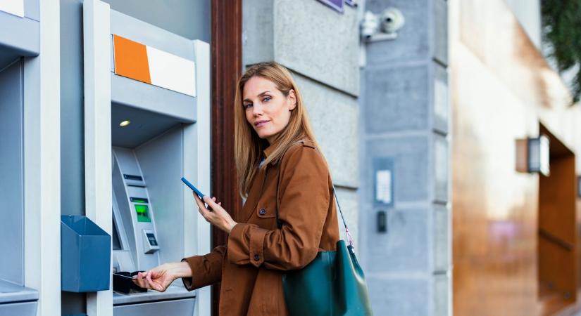Ezt a hibát sok magyar követi el készpénzfelvételnél: pár perc alatt felesleges költség lehet belőle