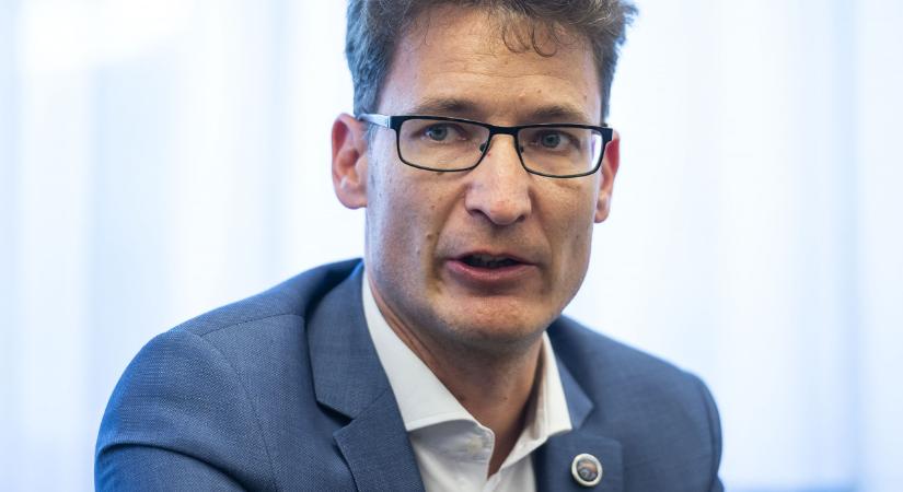 Új elnököt kap kétmillió magyar állampolgár