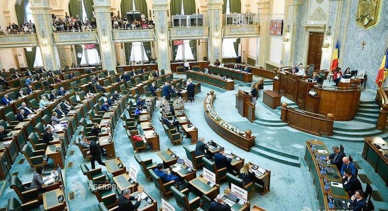 Összevesztek a szenátusban az intézetek és akadémiák felszámolásán (VIDEÓ)