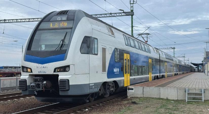 Káosz a ceglédi vonalon, meghibásodott szerelvény bénítja a vasúti forgalmat