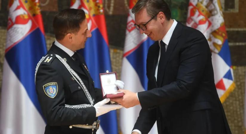 A Keresztapába illő leszámolás vezetett a szerb főrendőr bukásához, ami miatt most Vučić feje is főhet