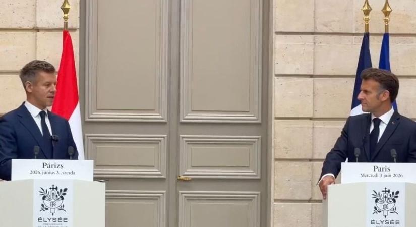Kíváncsi lettem volna, hogy milyen luxusban szarik a francia elnök az Élysée-palotában