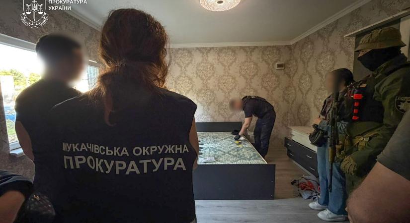 Kiskorú lányával készített pornográf felvételeket: letartóztattak egy többgyermekes anyát Kárpátalján