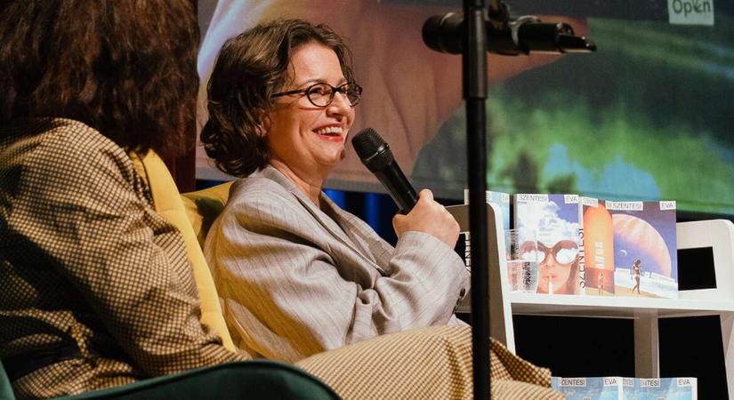 „Mész tovább, mi mást is tehetnél? Ráfekszel a sínekre?” – Szentesi Éva könyvbemutatóján jártunk