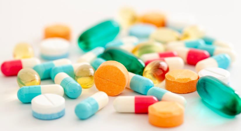 Te is szedsz ibuprofén, naproxén, szteroid tartalmú pirulákat? Súlyos dolgot közöltek róluk, ezzel sokan nem számoltak!