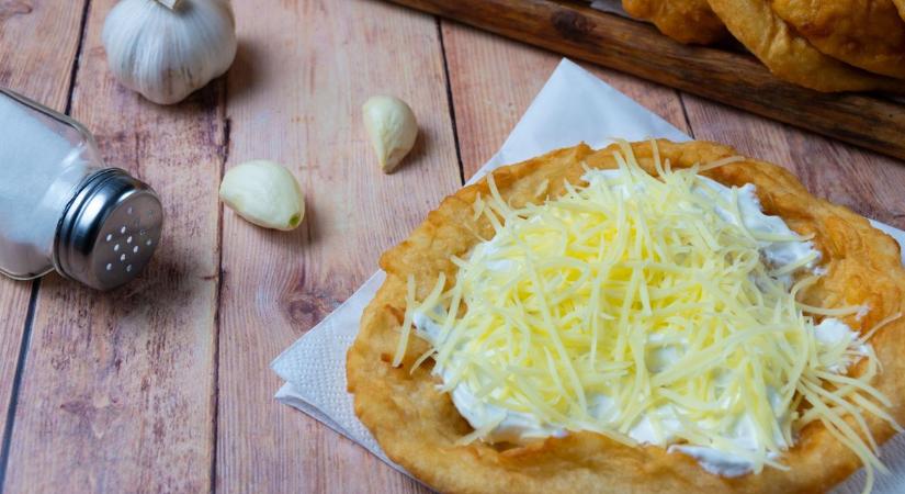 Ezt senki se érti: fele annyiba kerül a sajtos-tejfölös lángos Japánban, mint a Balatonon – elképesztő áron adják, az elemző se tudja megmagyarázni