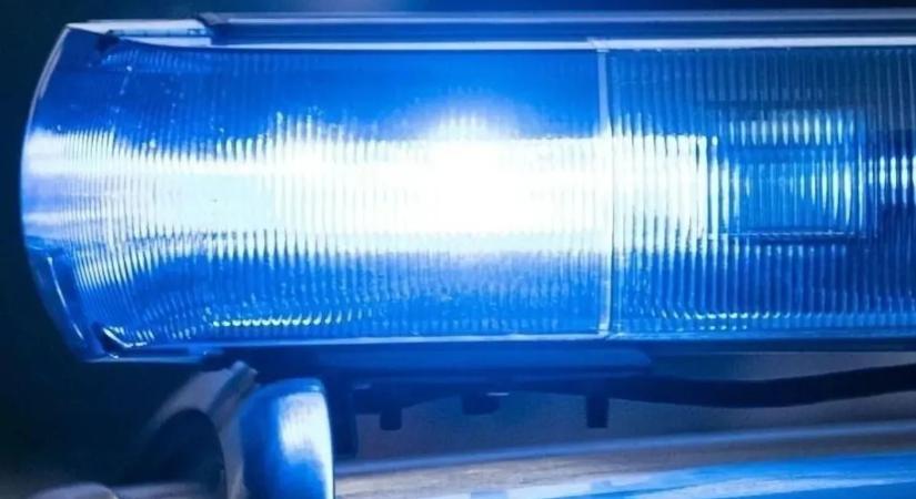 Menetrend szerinti busz tartolt le egy autót Vácnál, brutális torlódás alakult ki