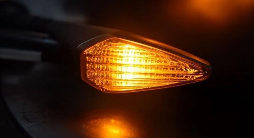 Ha ezek a BMW-k nem indexelnek, ne a sofőrt szidja