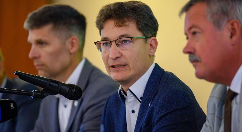 Cser-Palkovics András ült Szita Károly székébe