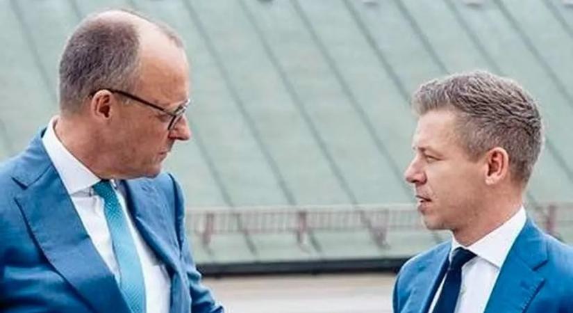 Magyar Péter akkorákat bakizott Berlinben, hogy Friedrich Merznek is leesett tőle az álla