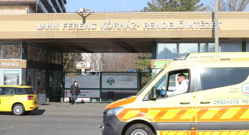 „Odavágták az ágyhoz” – Ápolók bántalmazhatták a mozgáskorlátozott asszonyt a Dél-Pesti Kórházban