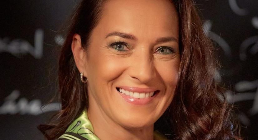 Még csak 2 hetes, de Fésűs Nelly unokájáért már most odáig van az internet