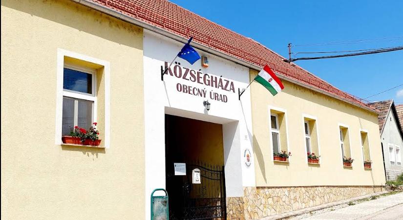 Feloszlatta magát Vértesszőlős önkormányzata, mert a polgármester nem mondott le