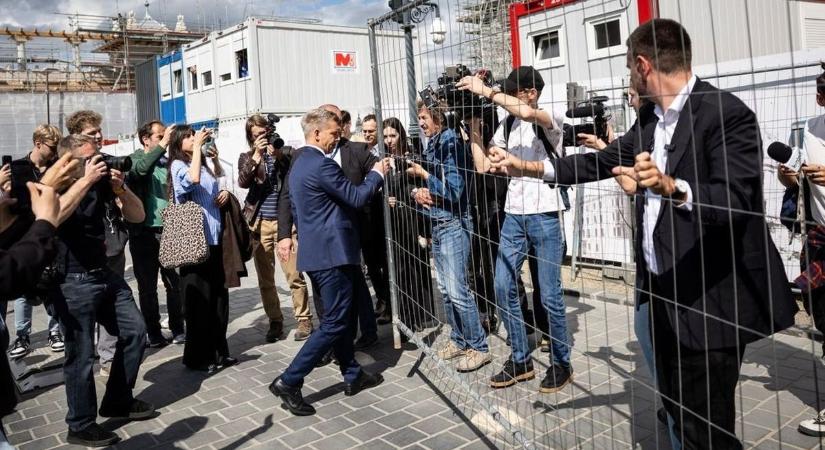 Fidesz: Magyar Péter emberéleteket veszélyeztet a karmelitánál