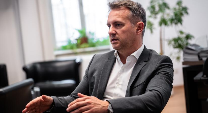 Nem a pénz hiányzik: itt akadtak el a vállalatok, nem mernek beruházni
