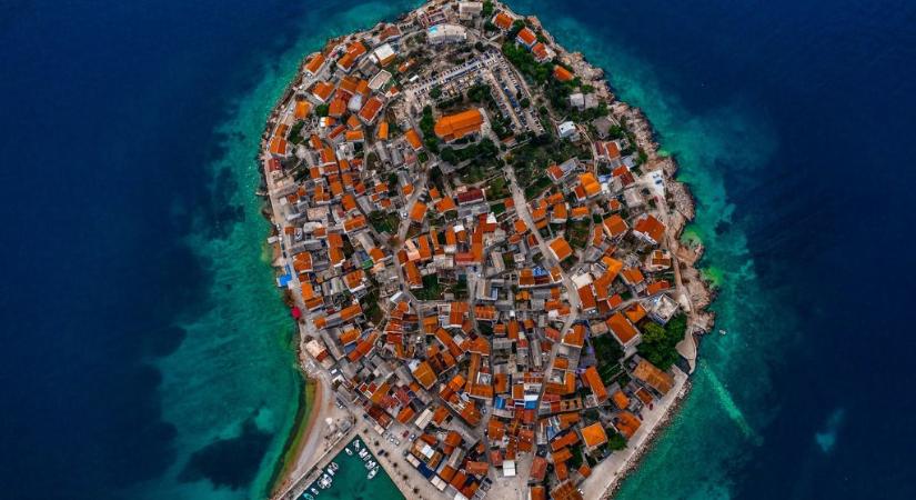 Mintha a vízbe rajzolták volna: ezért rajonganak ezért a horvát kisvárosért