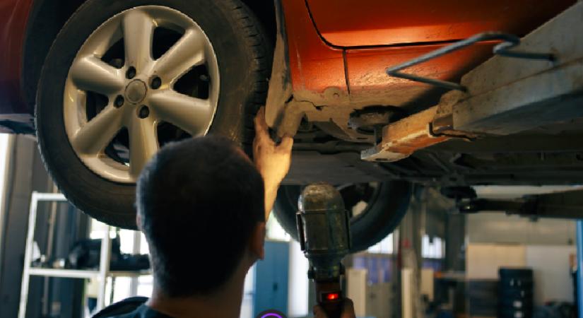 Évente kell majd vizsgára vinni a 10 évnél idősebb kocsikat? Megszületett a végső döntés