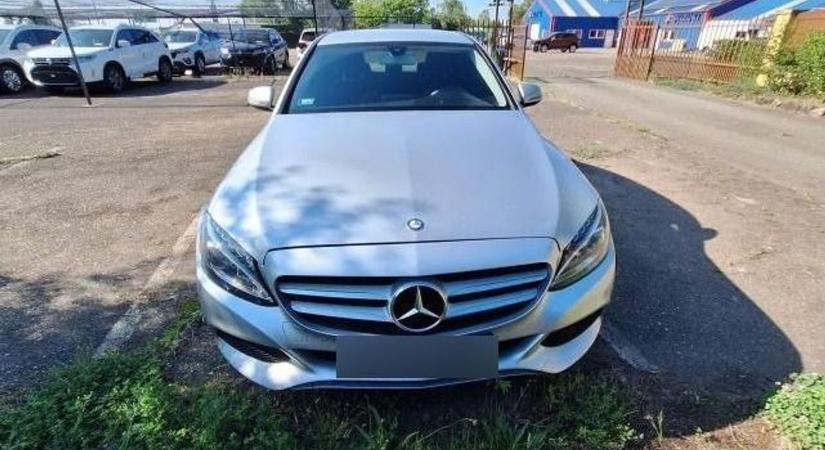 Agyonhajtott BMW-k és a 18 ezres Suzuki: költözne a lefoglalt flotta, nem pénz, amit kérnek a kocsikért
