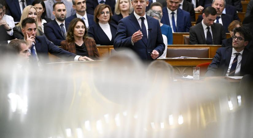 Kaszab Zoltán: Egyelőre egy nagy színházat látunk kormányzati politika helyett