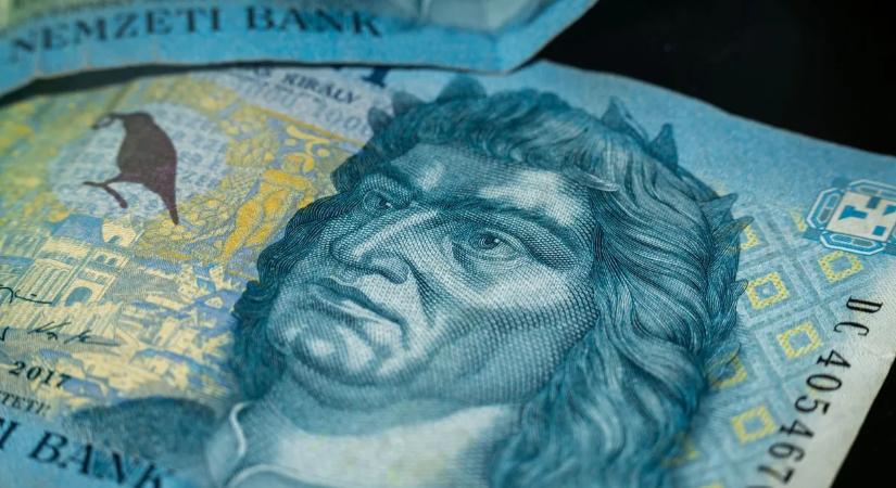 Sokan nem tudják, de pénzbe is kerülhet a bankjegyváltás – erre érdemes figyelni
