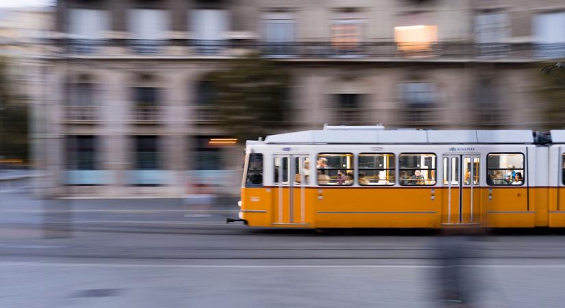 Pótlóbuszok lepik el Budapestet: Leáll a villamosközlekedés ezen a szakaszon