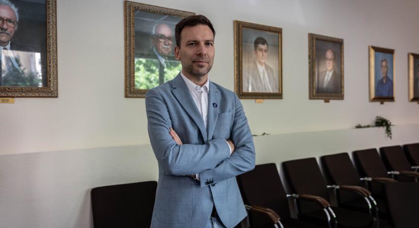 Félórás kihallgatásokra vitték az orvosokat – kíméletlen kórházi vezetőkről vallott az Indexnek a MOK elnöke