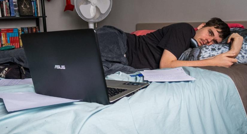 Mentális jóllétet támogató iskolai programot indítana a kormány