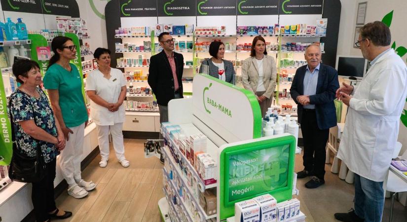 Patikanap Sárváron: megmutatták, mi történik a pult mögött