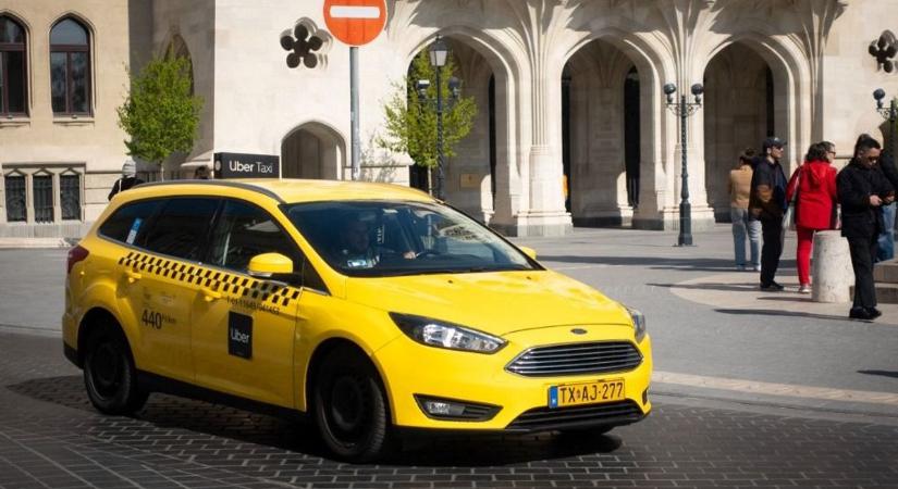 Hangfelvétel készülhet a magyarországi taxikban: ígérik, csak akkor férnek hozzá, ha az utasnak gondja van