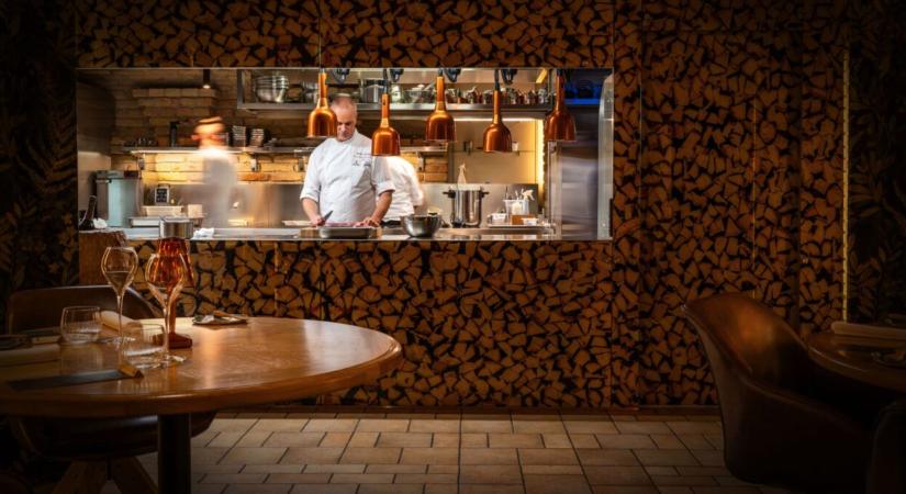 Jelenlegi formájában megszűnik az első 2 Michelin-csillagos magyarországi étterem, távozik a sztárséf is