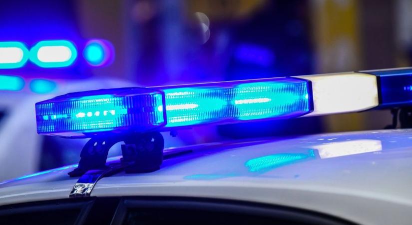 Autóból lövöldözött a járókelőkre egy fiatal férfi Hatvanban