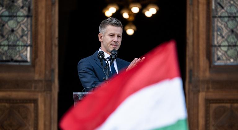 Magyar Péter a nemzeti összetartozás napján: Hős mindenki, aki a hazájáért harcol