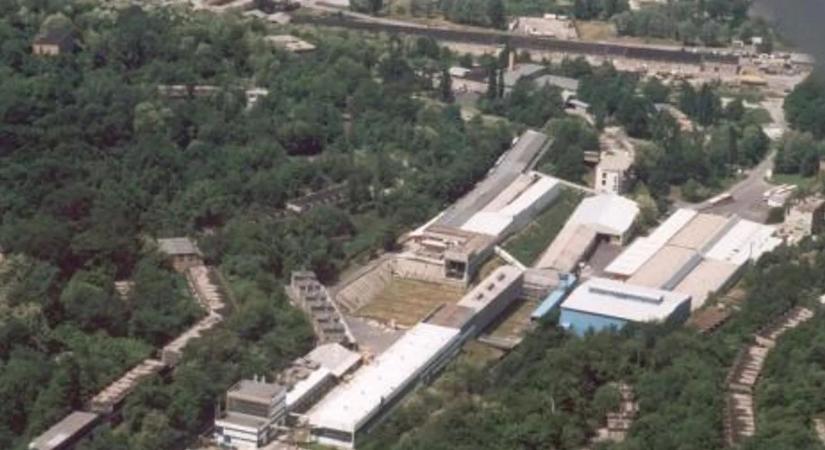 Robbanás a sajóbábonyi gyárban, a Tátrából is látszott a gombafelhő - tucatnyi üres koporsót földeltek el