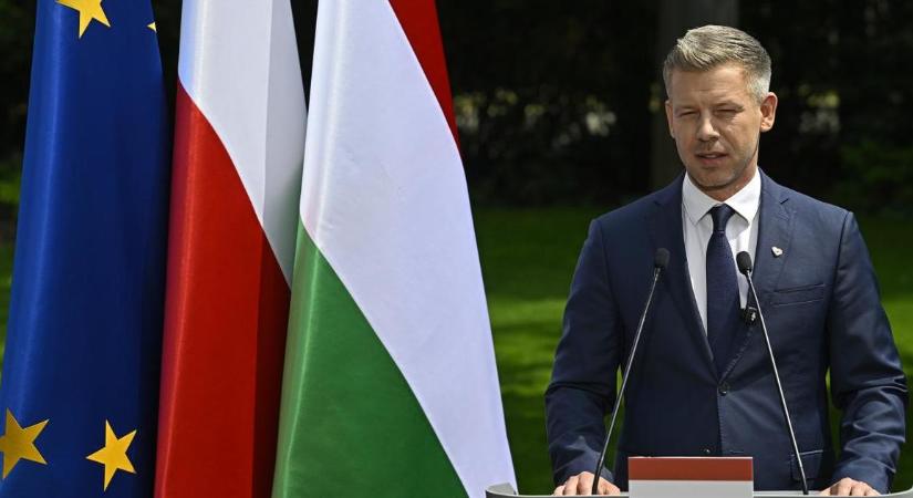 Magyar Péter: Isten áldjon minden magyart a nemzeti összetartozás napján!