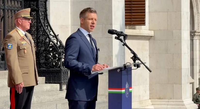 Magyar Péter: Egy olyan országot kell építenünk, ahol nemcsak mi szeretjük a hazánkat, hanem a hazánk is viszontszeret minket