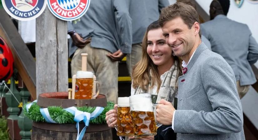 Megdöbbentő hír: elvált gyönyörű feleségétől a Bayern München legendája