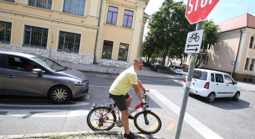 Változik a forgalmi rend Pécs egyik városrészében: erre figyelmeztetik az autósokat