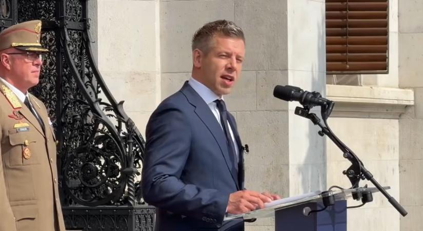 Magyar Péter beszédet mondott a Kossuth téren, óriási sikernek nevezte az Ukrajnával történő megállapodást