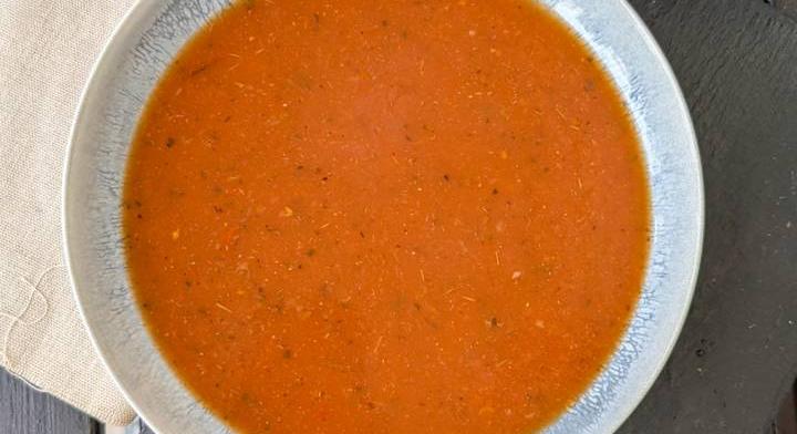 Krémleves sült paprikából és paradicsomból: egy kanál mediterrán hangulat