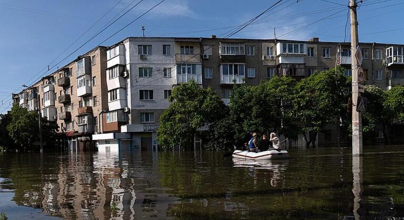 Orosz drónok telibe eltaláltak egy többszintes lakóházat