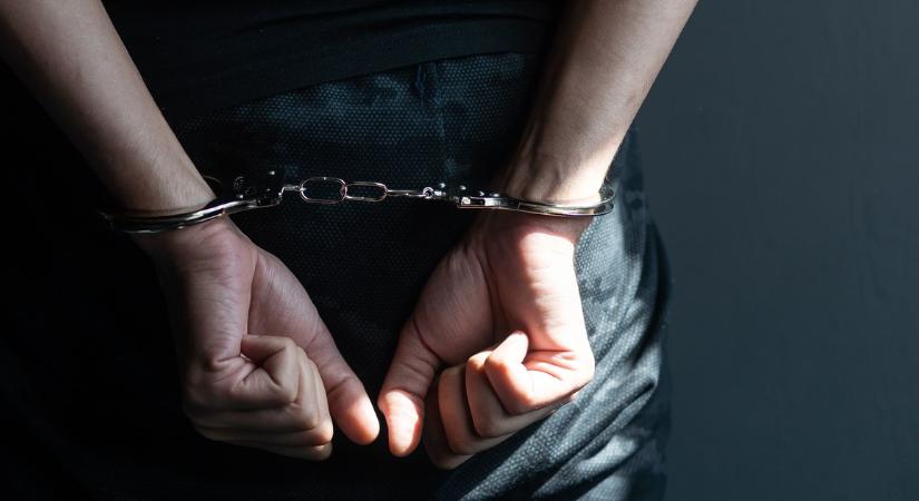 Egy perce jött! Letartóztatnak két politikust a korrupciós ügyekben