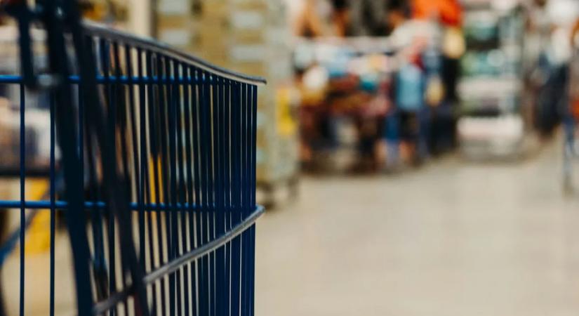 Indul a kísérlet: új fizetési módot tesztel a legnagyobb magyar üzletlánc – mutatjuk, miről van szó