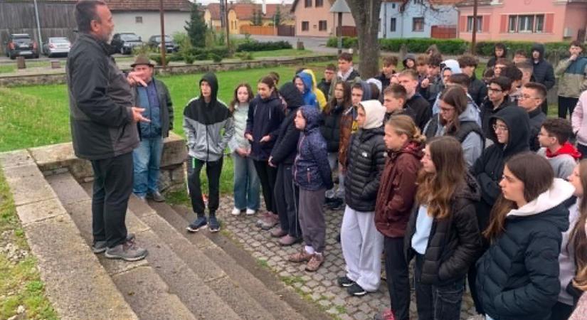 Különleges élményekkel gazdagodtak Erdélyben a szekszárdi diákok