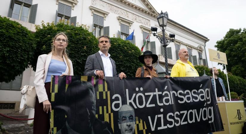 Vona Gábor előkerült, és máris javasolt öt személyt köztársasági elnöknek