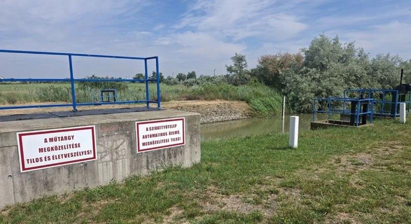 Egy éjszakai szabotázsakció miatt kritikusan megemelkedett a vízszint Szeged közelében