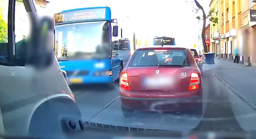 Ilyen pofátlan sofőröket ritkán látni: autós kamikazék tombolnak a magyar utakon - videó