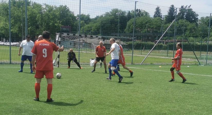 Bajnoki címüknek örülhettek a kaposvári veteránok