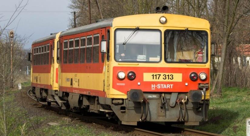 Sínekre dőlt egy fa Szilvásváradnál, nem jár a vonat